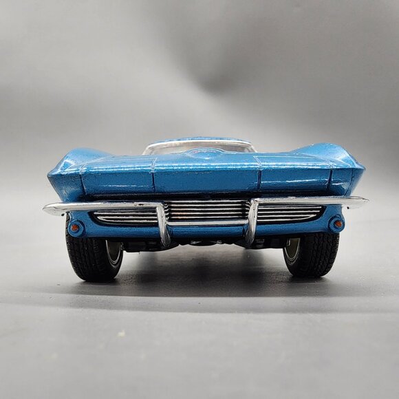 Jada 1963 Chevy Corvette Sting Ray 1:24 Diecast Blue Model Car - Picture 4 of 12